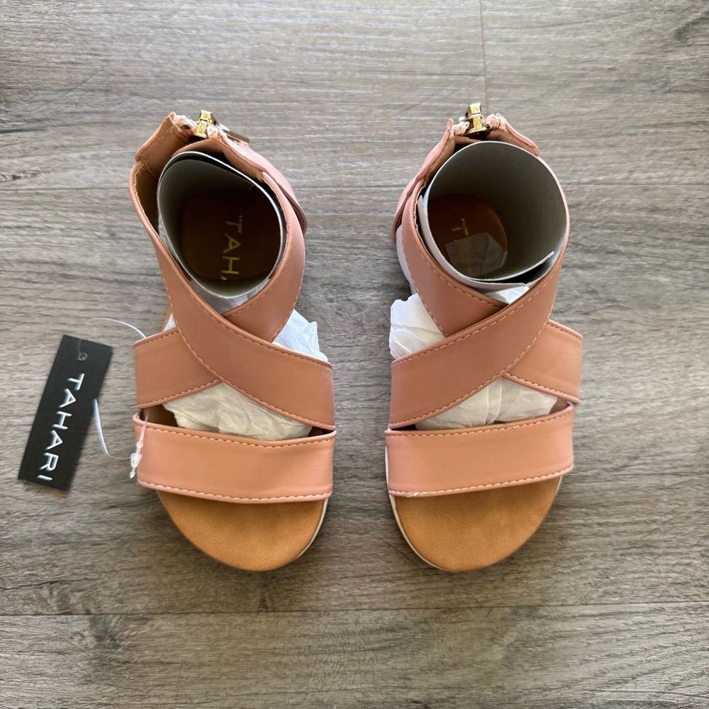 Tahari toddler Rodar sandals - size 8